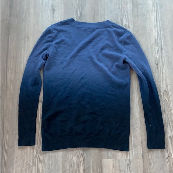 vince ombré blue 100% cashmere v-neck sweater SMALL, like new - Picture 4 of 4